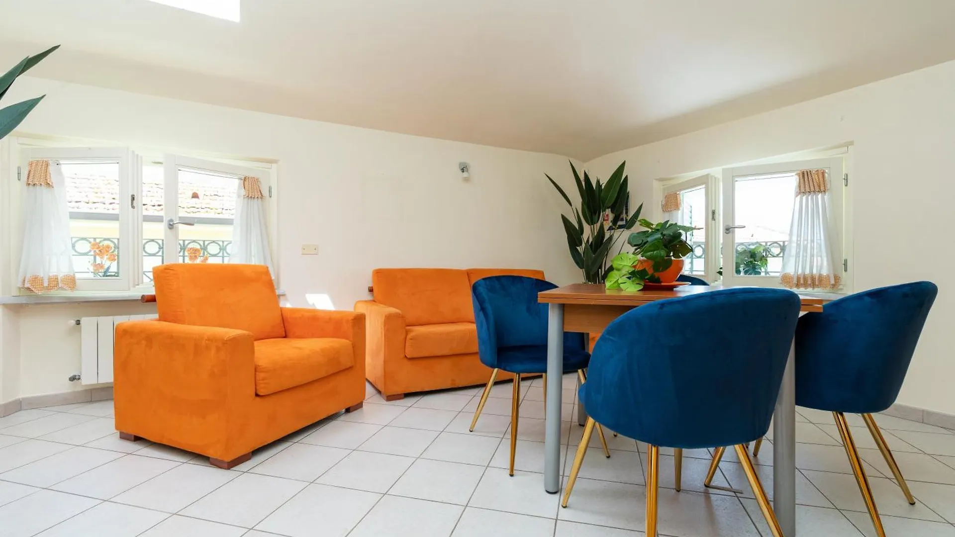 Vacation Villa With 3 Separate Apartments And Private Parking 马里纳-迪-皮特拉桑塔