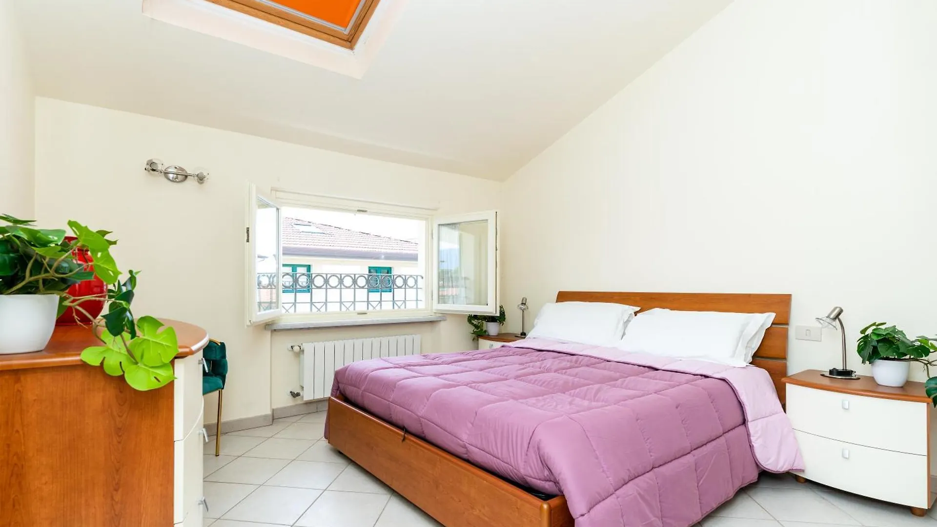 Vacation Villa With 3 Separate Apartments And Private Parking 马里纳-迪-皮特拉桑塔 意大利