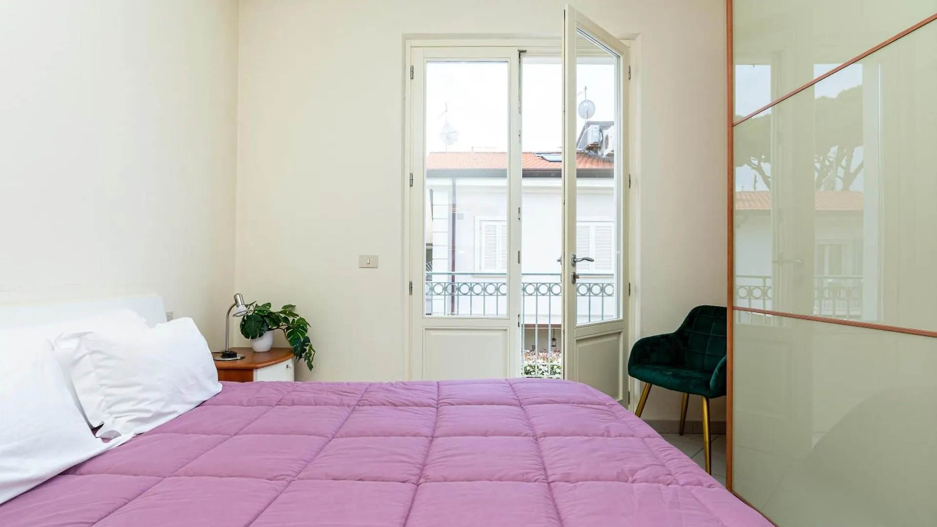 Vacation Villa With 3 Separate Apartments And Private Parking 马里纳-迪-皮特拉桑塔 0*,  意大利