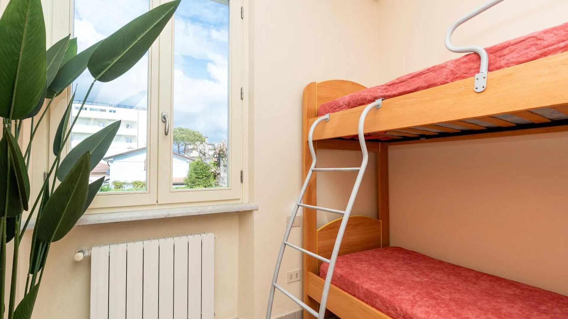 Vacation Villa With 3 Separate Apartments And Private Parking 马里纳-迪-皮特拉桑塔