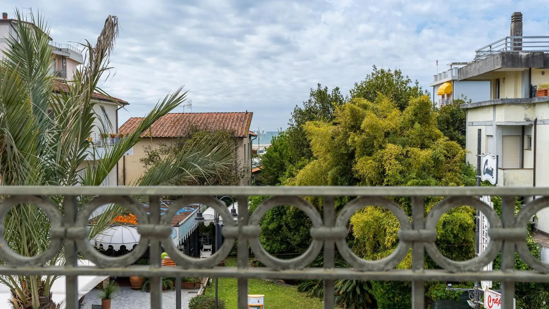 Vacation Villa With 3 Separate Apartments And Private Parking Marina di Pietrasanta