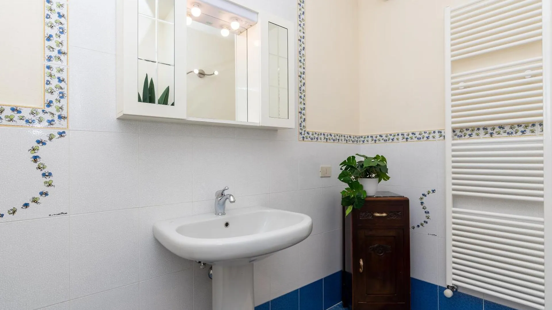 Vacation Villa With 3 Separate Apartments And Private Parking Marina di Pietrasanta Italy